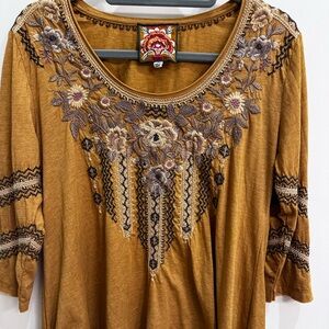 Johnny Was gold embroidered Tunic, slit sides Size Medium